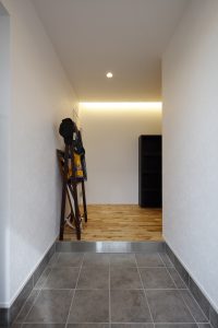 玄関ドアを開けると Casa X Casa ブログ リヨ デ ホーム 札幌市の注文住宅 インダストリアルデザインや自然素材の家づくり